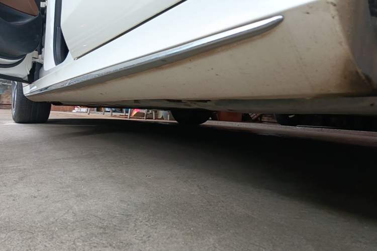 Used Mercedes-Benz E-Class 2018 E 200 L Sport Edition Left Side Sill