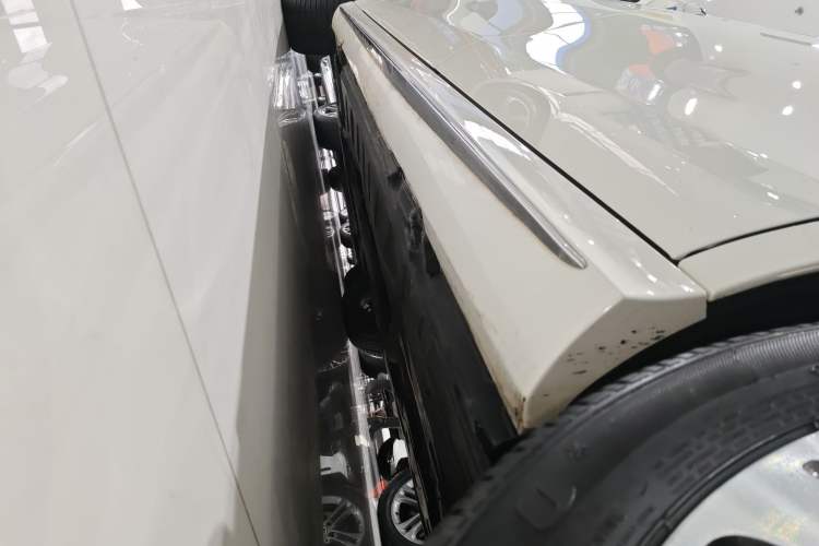 Used Mercedes-Benz E-Class 2018 Facelift E 200 L Sport Edition Left Side Sill