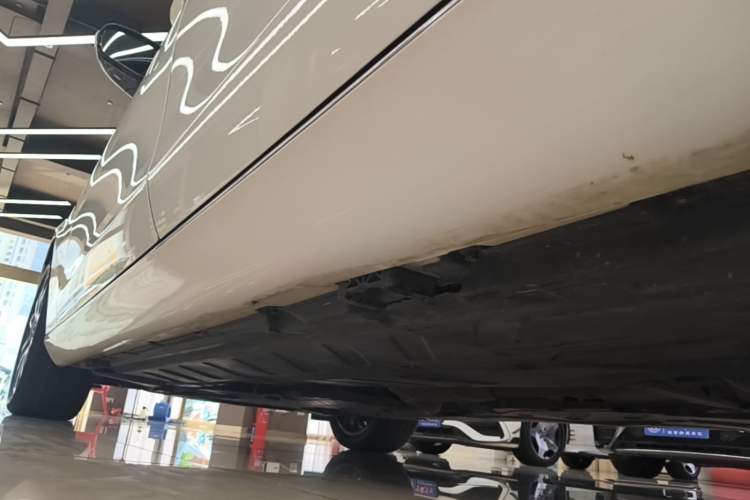 Used Mercedes-Benz E-Class 2018 E 200 L Left Side Sill