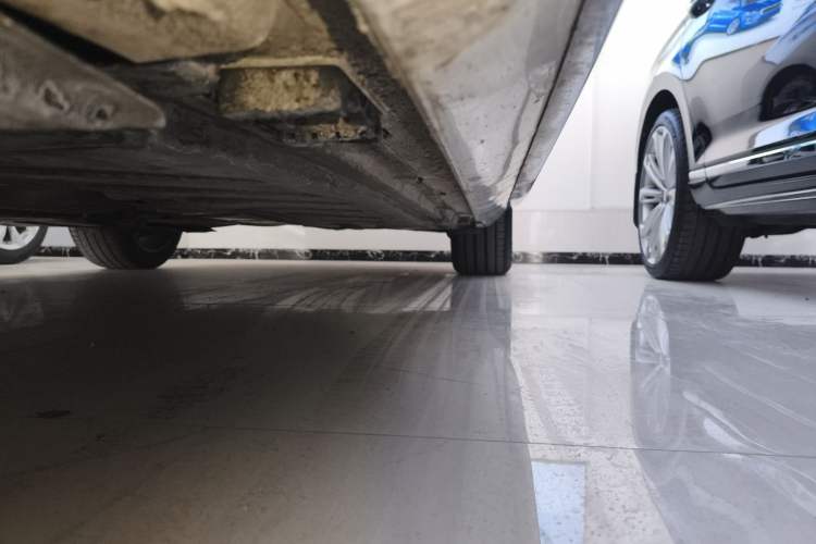 Used Mercedes-Benz E-Class 2018 E 200 L Sport Edition Left Side Sill