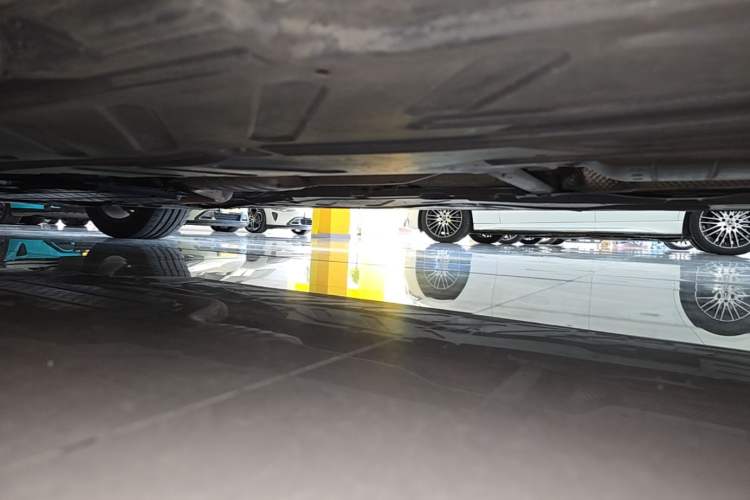 Used Mercedes-Benz E-Class 2018 E 300 L Sport Luxury Edition Left Side Sill