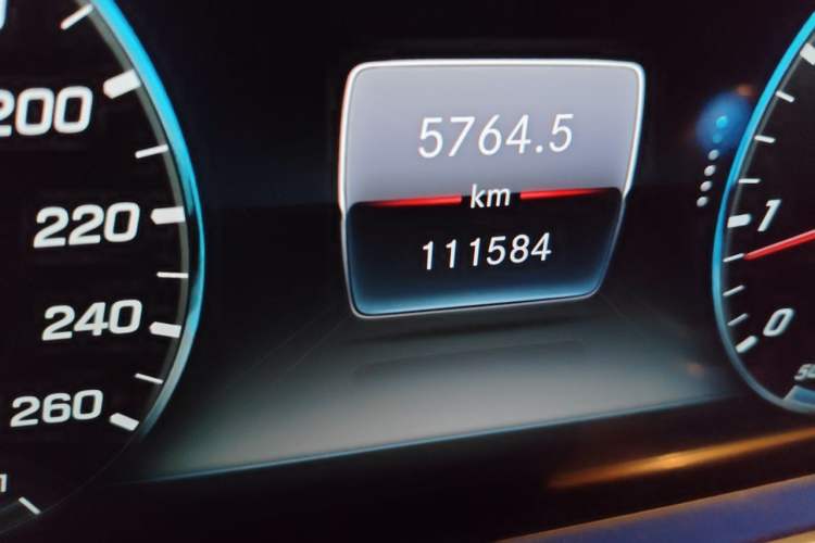 Used Mercedes-Benz E-Class 2018 Facelift E 200 L Sport Edition Odometer Close Up