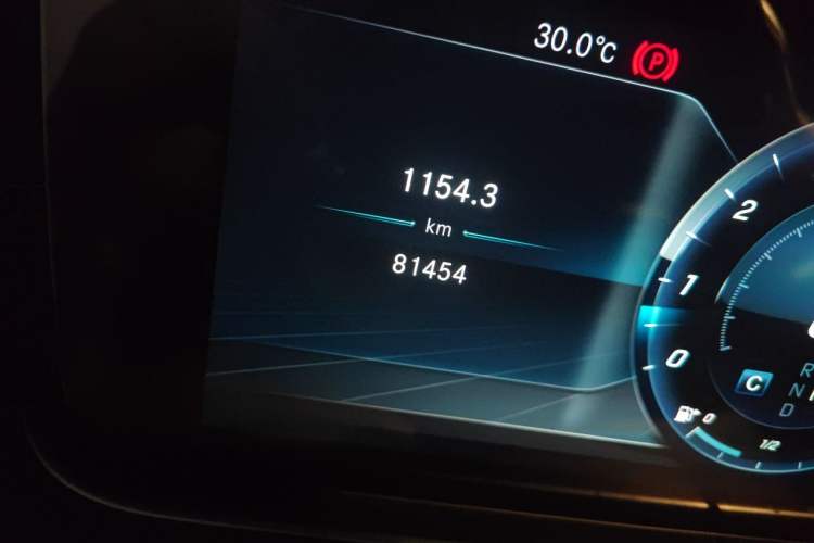 Used Mercedes-Benz E-Class 2018 Facelift E 200 L Sport Edition Odometer Close Up