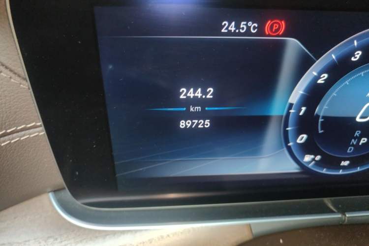 Used Mercedes-Benz E-Class 2018 E 300 L Luxury Model Odometer Close Up