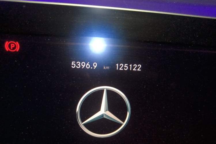 Used Mercedes-Benz E-Class 2018 Restyled E 300 L Sport Luxury Edition Odometer Close Up