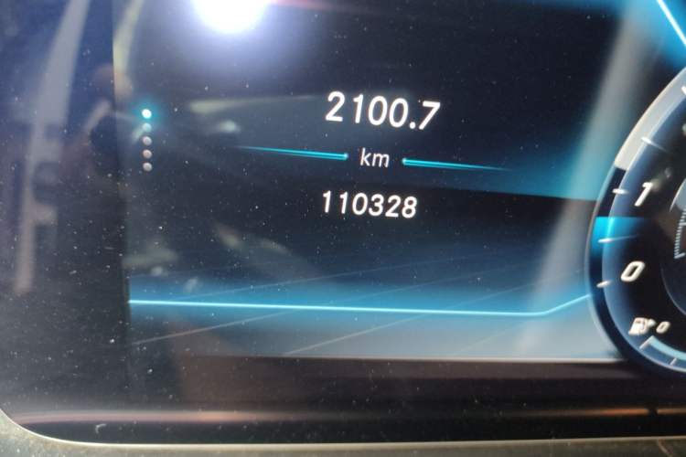 Used Mercedes-Benz E-Class 2018 Facelift E 200 L Sport Edition Odometer Close Up