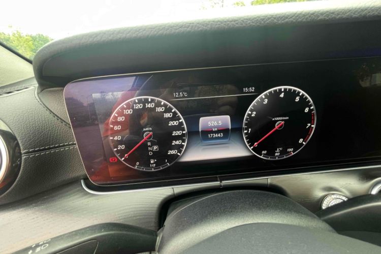 Used Mercedes-Benz E-Class 2018 E 200 L Sport Edition Odometer Close Up