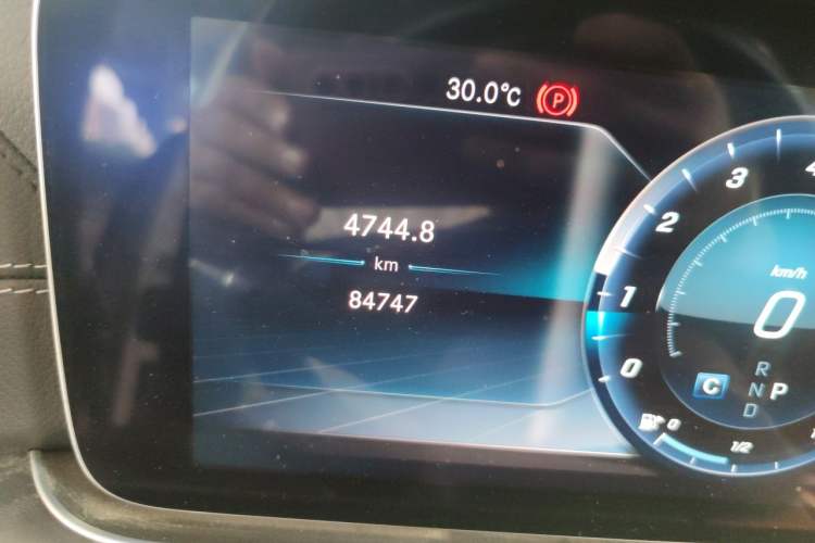 Used Mercedes-Benz E-Class 2018 Facelift E 200 L Sport Edition Odometer Close Up