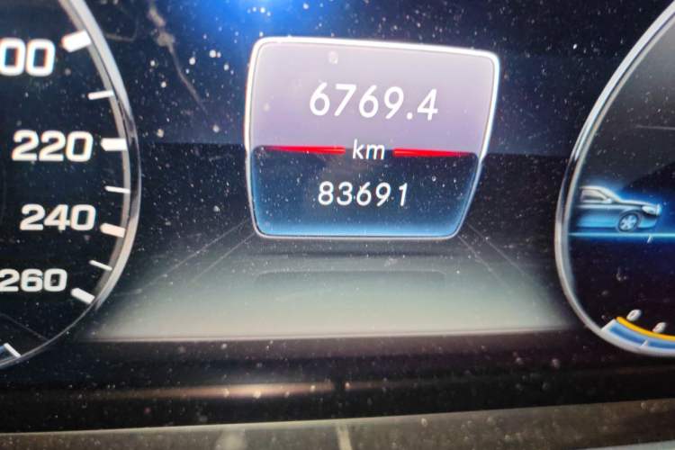 Used Mercedes-Benz E-Class 2018 Facelift E 200 L Sport Edition Odometer Close Up