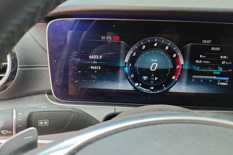 Used Mercedes-Benz E-Class 2018 Facelift E 200 L Sport Edition Odometer Close Up