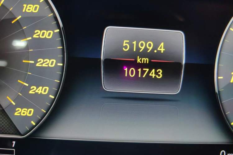 Used Mercedes-Benz E-Class 2018 Facelift E 200 L Sport Edition Odometer Close Up