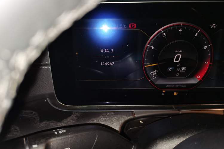 Used Mercedes-Benz E-Class 2018 Facelift E 200 L Sport Edition Odometer Close Up