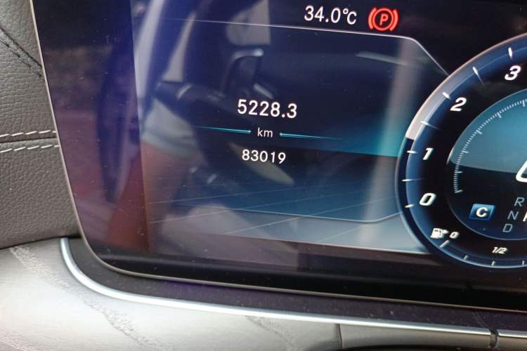 Used Mercedes-Benz E-Class 2018 Facelift E 200 L Sport Edition Odometer Close Up