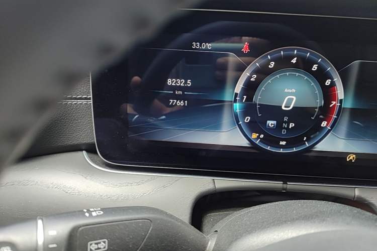 Used Mercedes-Benz E-Class 2018 Facelift E 200 L Sport Edition Odometer Close Up