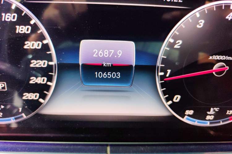 Used Mercedes-Benz E-Class 2018 E 200 L Sport 4MATIC Odometer Close Up