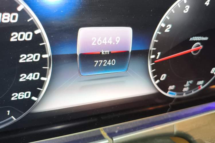 Used Mercedes-Benz E-Class 2018 Facelift E 200 L Sport Edition Odometer Close Up