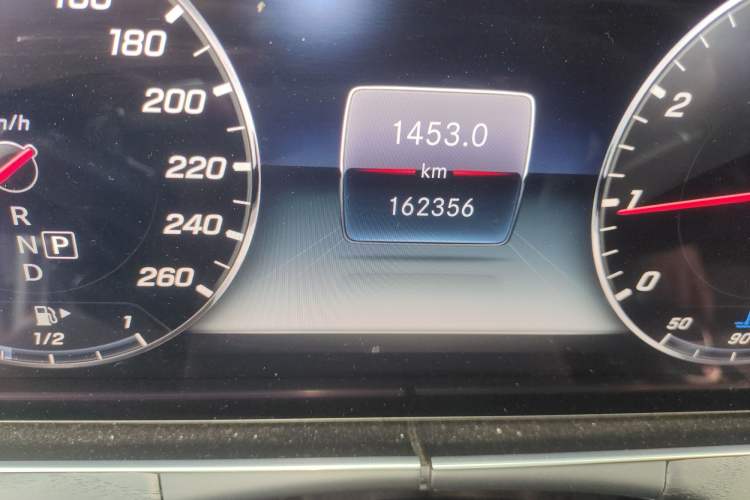 Used Mercedes-Benz E-Class 2018 E 200 L Sport Edition Odometer Close Up