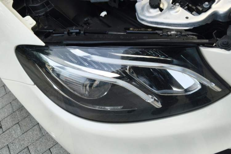 Used Mercedes-Benz E-Class 2018 E 300 L Sporty and Stylish Model Right Front Headlight