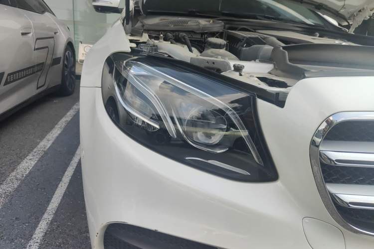 Used Mercedes-Benz E-Class 2018 Restyled E 300 L Sport Luxury Edition Right Front Headlight