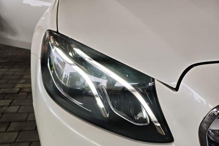 Used Mercedes-Benz E-Class 2018 Restyled E 300 L Sporty and Stylish Edition Right Front Headlight