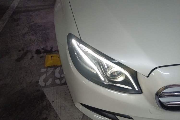 Used Mercedes-Benz E-Class 2018 Restyled E 300 L Sport Luxury Edition Right Front Headlight