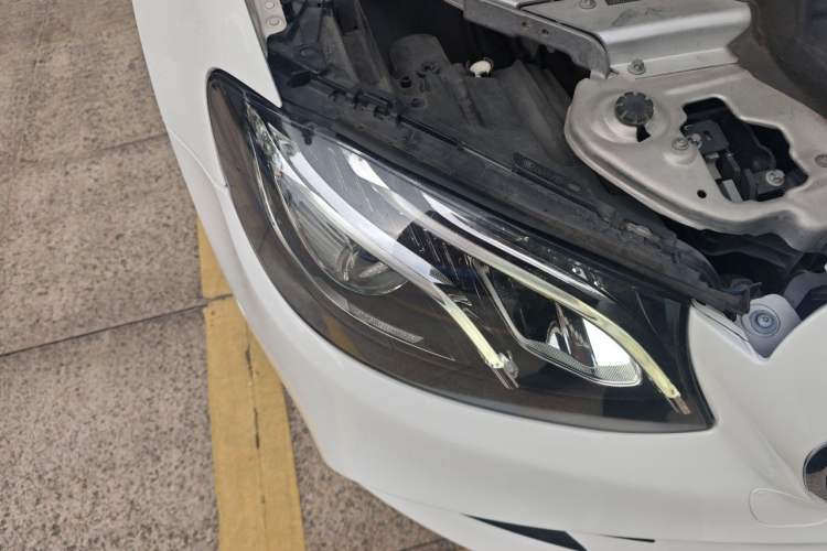 Used Mercedes-Benz E-Class 2018 E 200 Sport 4MATIC Right Front Headlight