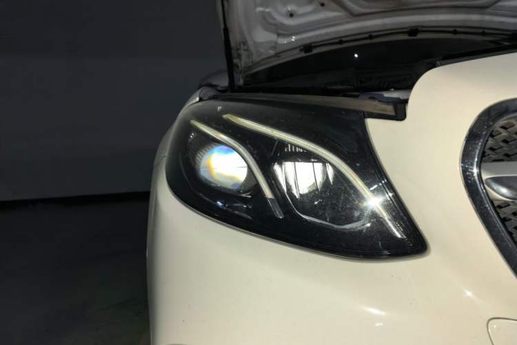 Used Mercedes-Benz E-Class 2018 E 200 L Sport 4MATIC Right Front Headlight