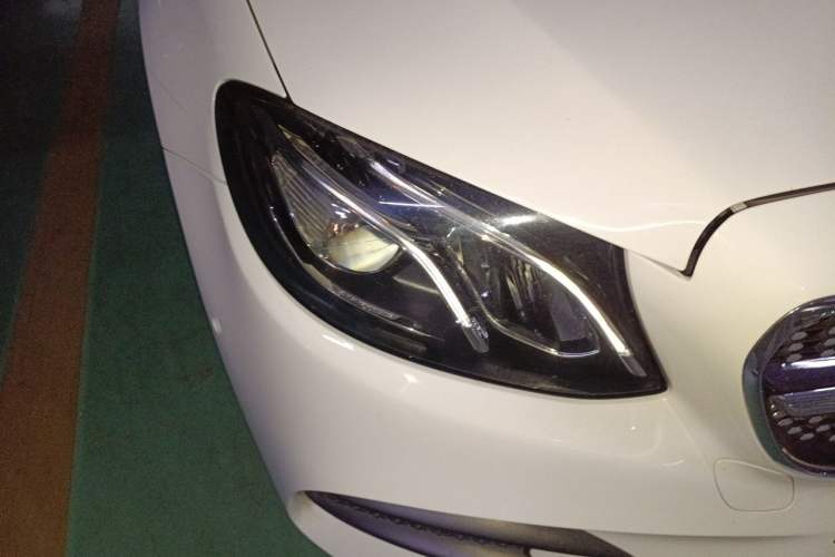 Used Mercedes-Benz E-Class 2018 E 300 Sport Edition Right Front Headlight