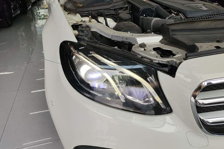 Used Mercedes-Benz E-Class 2018 Restyled E 300 L Sport Luxury Edition Right Front Headlight