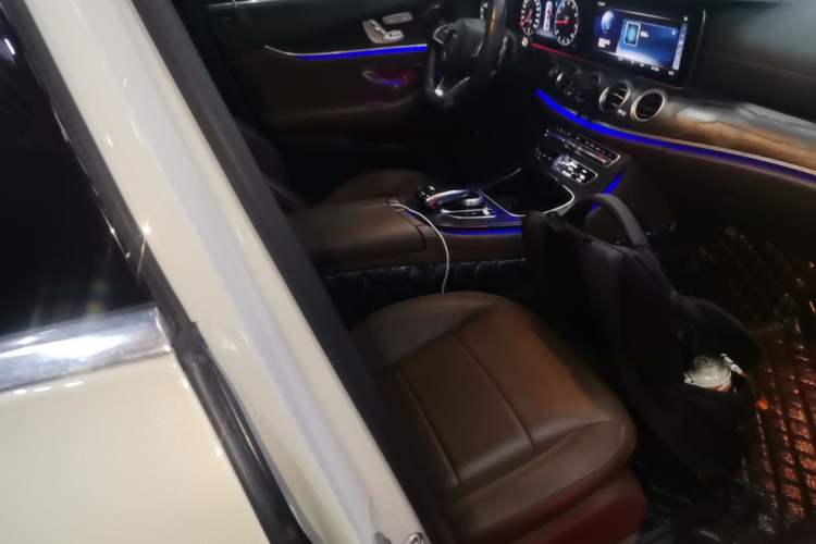 Used Mercedes-Benz E-Class 2018 Restyled E 300 L Sporty and Stylish Edition Right Front Seat