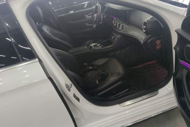Used Mercedes-Benz E-Class 2018 E 300 L Sport Luxury Edition Right Front Seat
