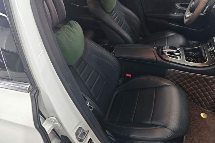 Used Mercedes-Benz E-Class 2018 Restyled E 300 L Sporty and Stylish Edition Right Front Seat