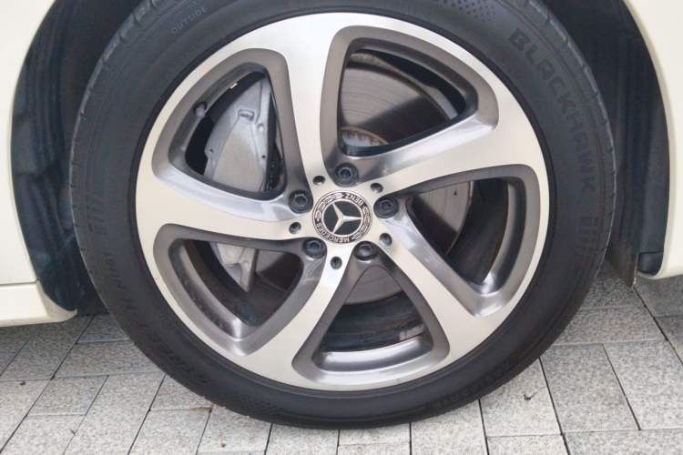 Used Mercedes-Benz E-Class 2018 E 300 L Sporty and Stylish Model Right Front Wheel Hub