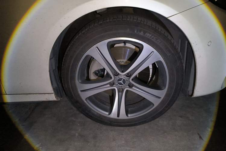 Used Mercedes-Benz E-Class 2018 Facelift E 200 L Sport Edition Right Front Wheel Hub