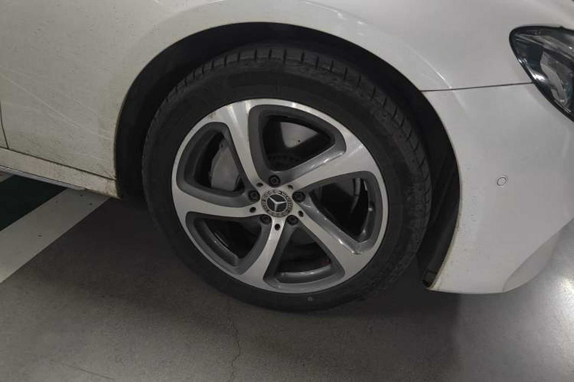 Used Mercedes-Benz E-Class 2018 Restyled E 300 L Sporty and Stylish Edition Right Front Wheel Hub