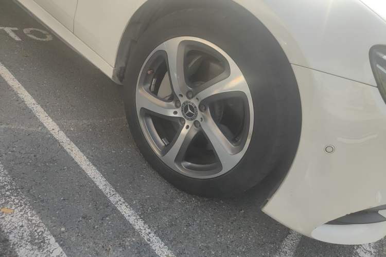 Used Mercedes-Benz E-Class 2018 Restyled E 300 L Sport Luxury Edition Right Front Wheel Hub