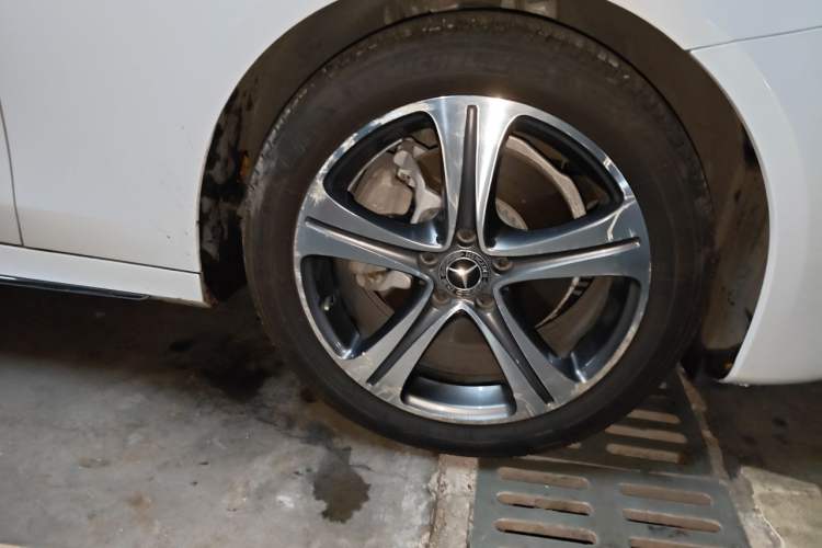 Used Mercedes-Benz E-Class 2018 Facelift E 200 L Sport Edition Right Front Wheel Hub