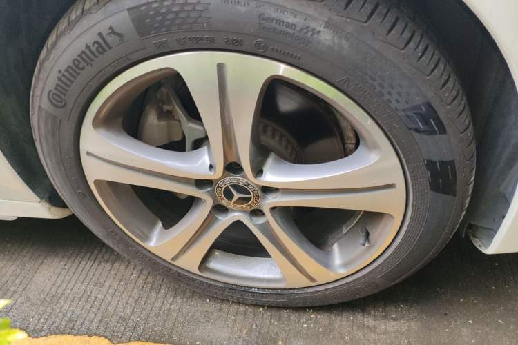 Used Mercedes-Benz E-Class 2018 E 200 L Sport Edition Right Front Wheel Hub