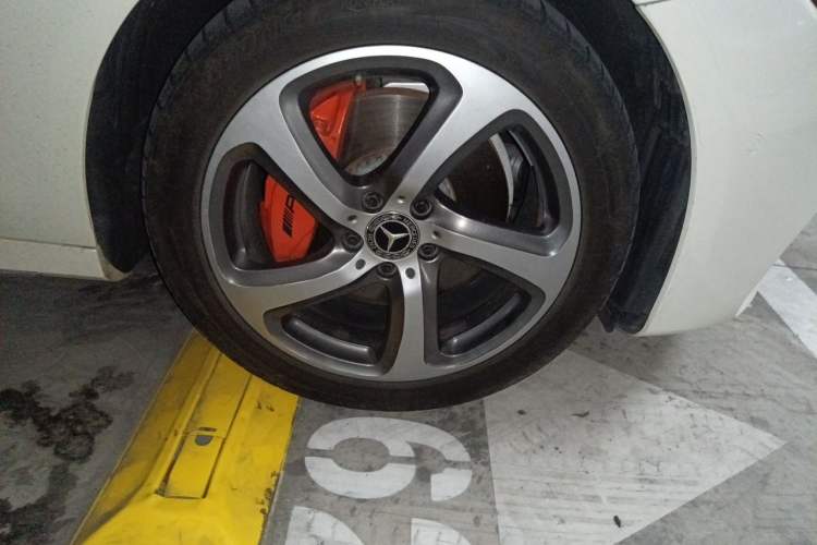 Used Mercedes-Benz E-Class 2018 Restyled E 300 L Sport Luxury Edition Right Front Wheel Hub