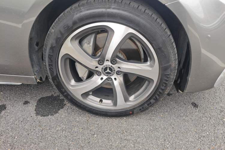 Used Mercedes-Benz E-Class 2018 Restyled E 300 L Sporty and Stylish Edition Right Front Wheel Hub