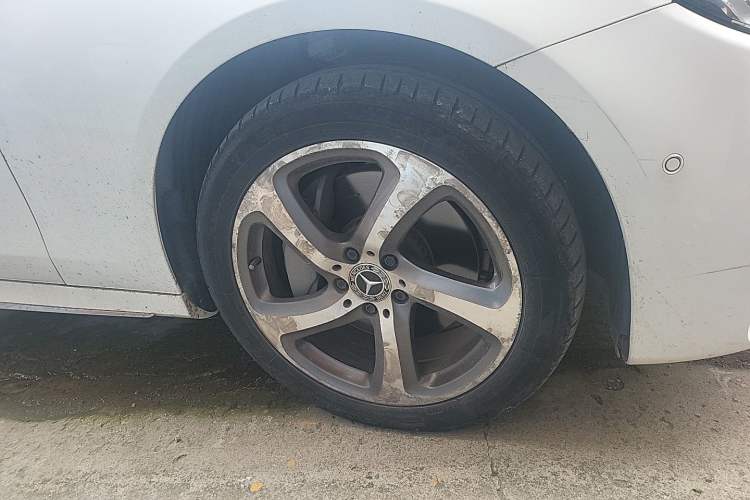Used Mercedes-Benz E-Class 2018 Restyled E 300 L Sporty and Stylish Edition Right Front Wheel Hub