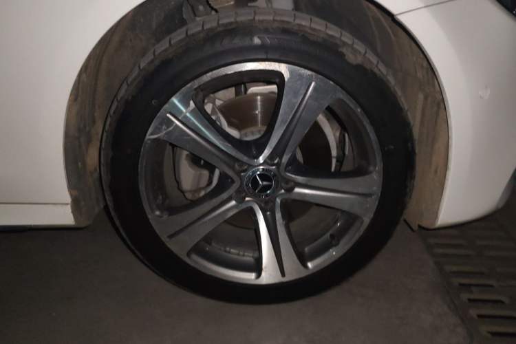Used Mercedes-Benz E-Class 2018 E 200 L Sport Edition Right Front Wheel Hub