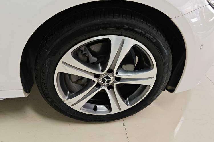 Used Mercedes-Benz E-Class 2018 E 200 L Sport Edition Right Front Wheel Hub