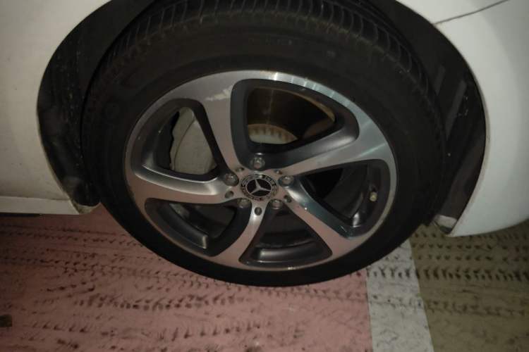 Used Mercedes-Benz E-Class 2018 E 300 L Sporty and Stylish Model Right Front Wheel Hub