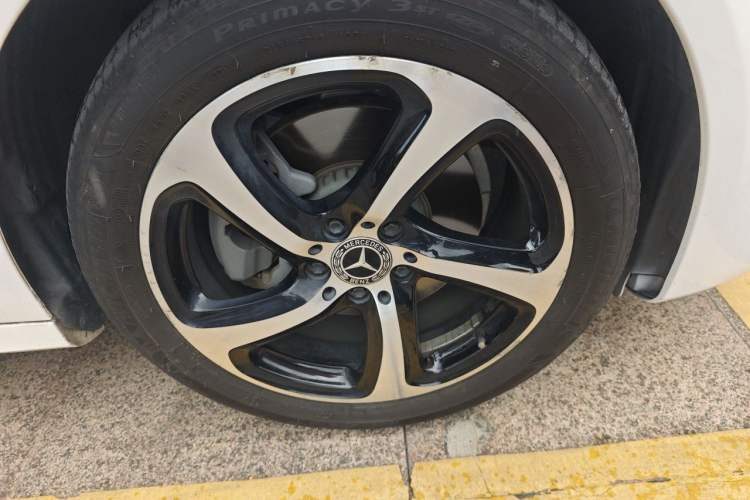 Used Mercedes-Benz E-Class 2018 E 200 Sport 4MATIC Right Front Wheel Hub