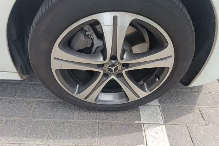 Used Mercedes-Benz E-Class 2018 Facelift E 200 L Sport Edition Right Front Wheel Hub