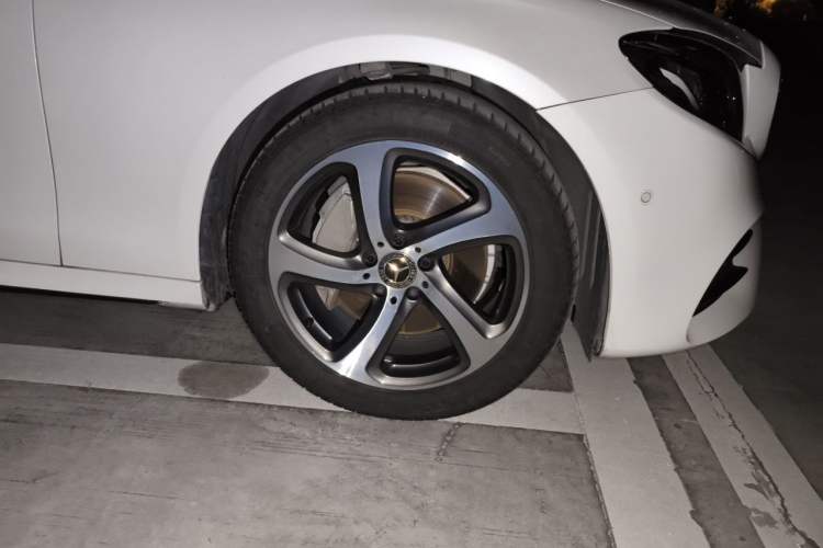 Used Mercedes-Benz E-Class 2018 Restyled E 300 L Sport Luxury Edition Right Front Wheel Hub