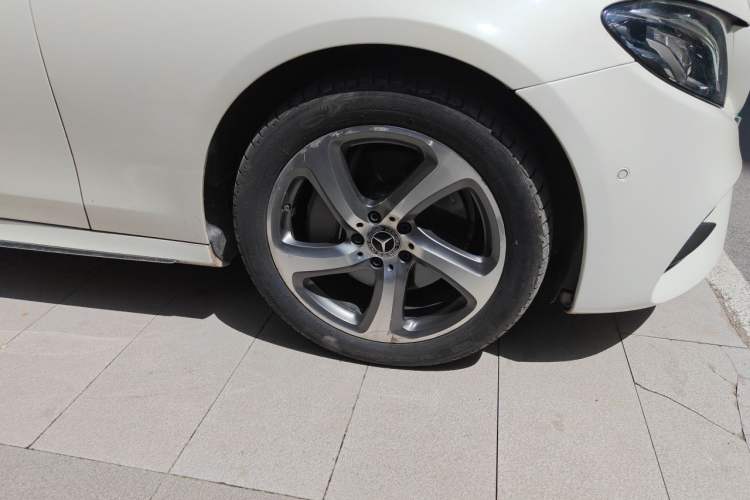 Used Mercedes-Benz E-Class 2018 Restyled E 300 L Sporty and Stylish Edition Right Front Wheel Hub