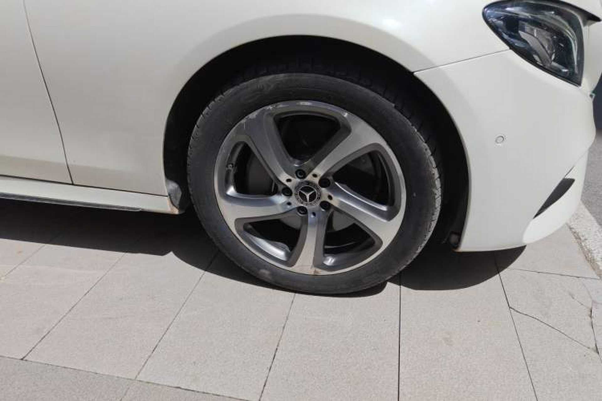 Used Mercedes-Benz E-Class 2018 Restyled E 300 L Sporty and Stylish Edition Right Front Wheel Hub