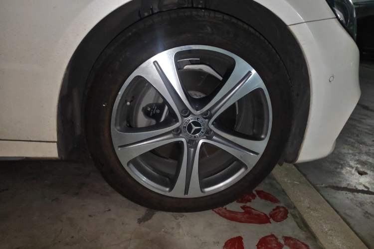Used Mercedes-Benz E-Class 2018 Facelift E 200 L Sport Edition Right Front Wheel Hub